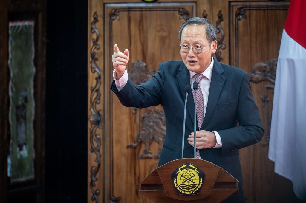 Menteri urusan Energi serta Ilmu Pengetahuan dan Teknologi di Kementerian Perdagangan dan Industri Singapura Tan See Leng memberikan sambutan usai menandatangani memorandum kerja sama bidang energi dengan Indonesia di Kantor Kementerian ESDM, Jakarta, Jumat (13/6/2025). ANTARA FOTO/Bayu Pratama S/tom. Kerja sama bidang energi Indonesia dengan Singapura