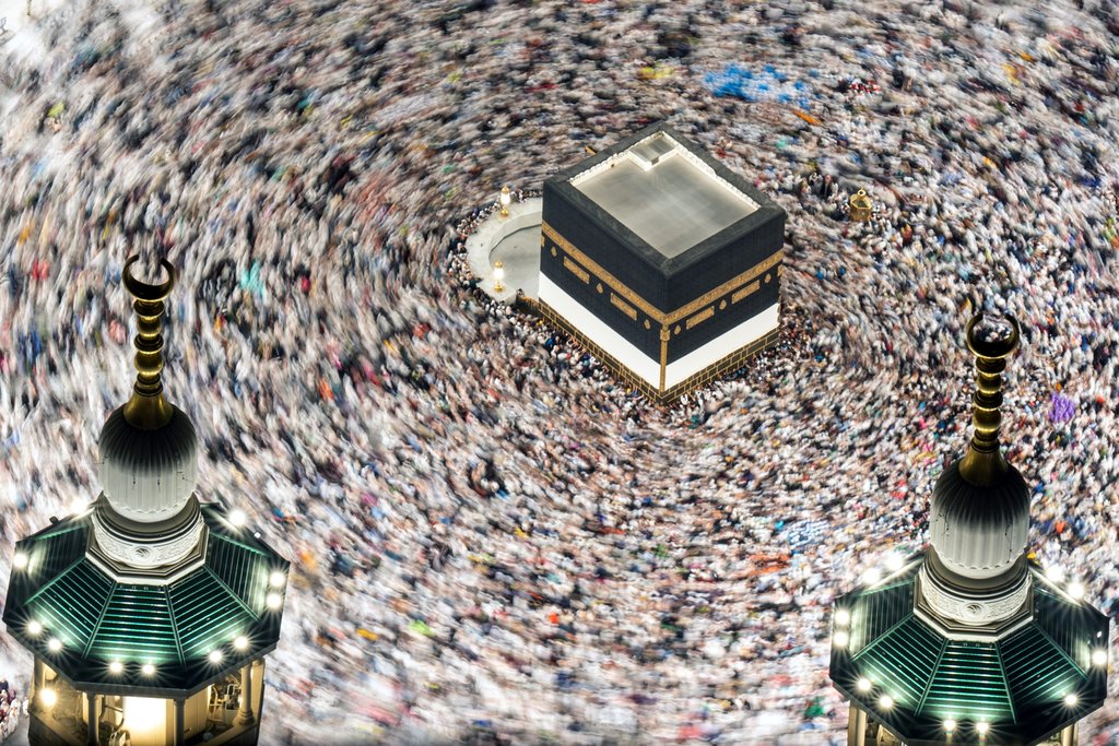 Jamaah haji dari berbagai negara melakukan Tawaf di Masjidil Haram, Makkah, Arab Saudi, Minggu (15/6/2025). ANTARA FOTO/Andika Wahyu/foc. Kapasitas Masjidil Haram meningkat