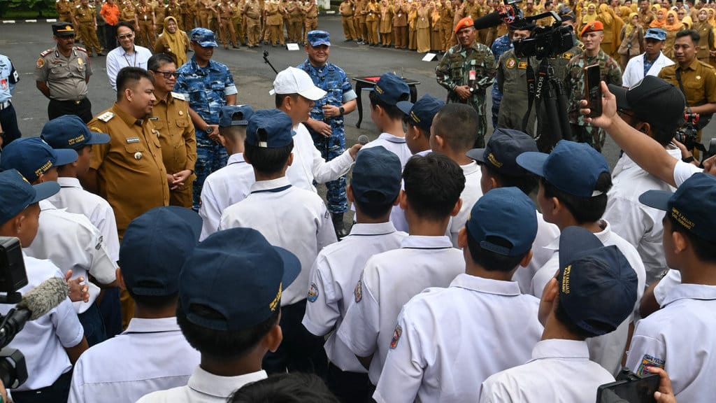 Para peserta pendidikan karakter ke barak militer TNI AU. FOTO/Dokumentasi Puspen TNI. peserta pendidikan karakter di barak militer