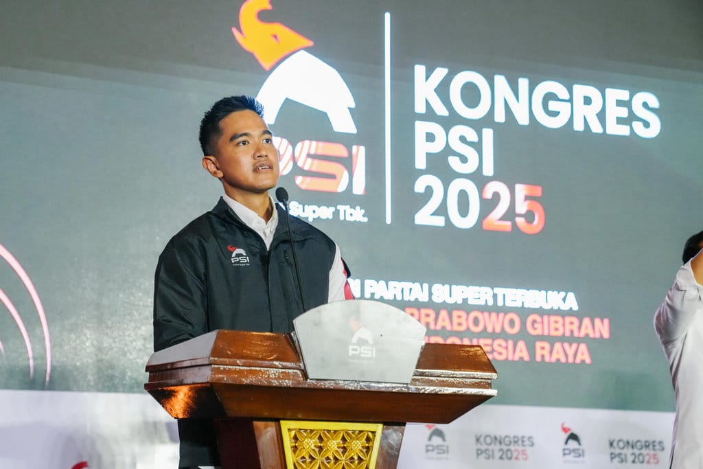 Kaesang Pangarep saat Kongres PSI Partai Super Terbuka 2025 di Solo, Jawa Tengah, Sabtu (19/7/2025). Rangkaian kongres PSI Partai Super Terbuka 2025 akan berlangsung hingga hari Minggu (20/7). ANTARAFOTO/Maulana Surya/nz. Kaesang Pangarep