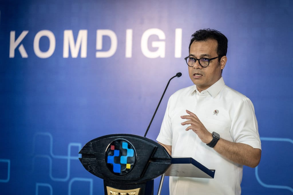 Wakil Menteri Komunikasi dan Digital (Komdigi) Nezar Patria memberikan sambutan saat peluncuran laporan AI Policy Dialogue Country Report di Kantor Kementerian Komdigi, Jakarta, Senin (28/7/2025). Pemerintah Indonesia dan Inggris meluncurkan AI Policy Dialogue Country Report yang merupakan laporan untuk menjadi landasan penyusunan regulasi dan peta jalan nasional pemanfaatan kecerdasan buatan (Artificial Intelligence atau AI) yang inklusif dan bertanggung jawab. ANTARA FOTO/Bayu Pratama S/nz Peluncuran laporan AI Policy Dialogue Country Report