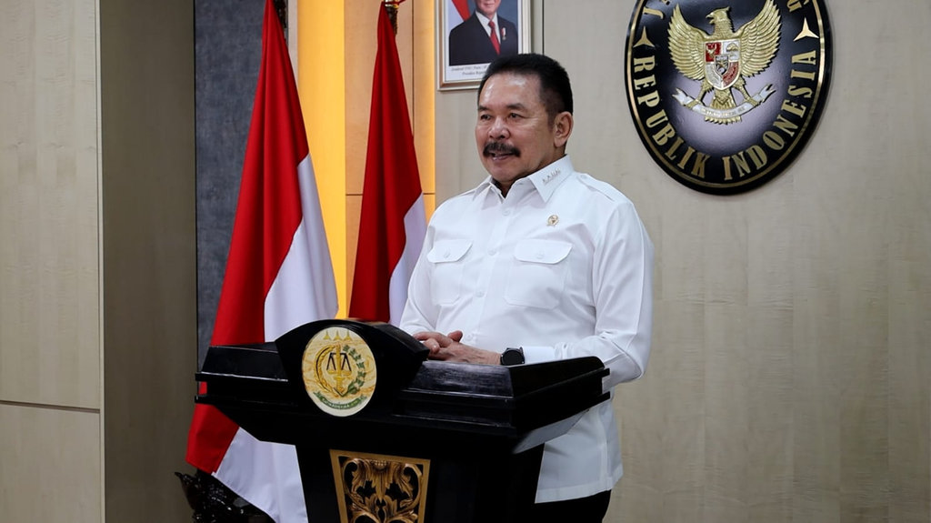 Jaksa Agung Republik Indonesia ST Burhanuddin saat membuka Rapat Evaluasi Capaian Kinerja Semester I Tahun 2025 Kejaksaan Republik Indonesia yang diselenggarakan secara hybrid pada Selasa (05/08/2025). (FOTO/dok. Kejaksaan Agung) Body Artikel 1 Kejaksaan Agung