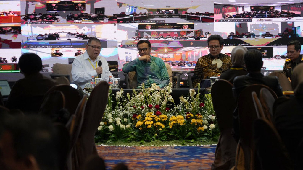 Rapat Evaluasi Capaian Kinerja Semester I Tahun 2025 Kejaksaan Republik Indonesia yang diselenggarakan secara hybrid pada Selasa (05/08/2025). (FOTO/dok. Kejaksaan Agung) Body Artikel 2 Kejaksaan Agung