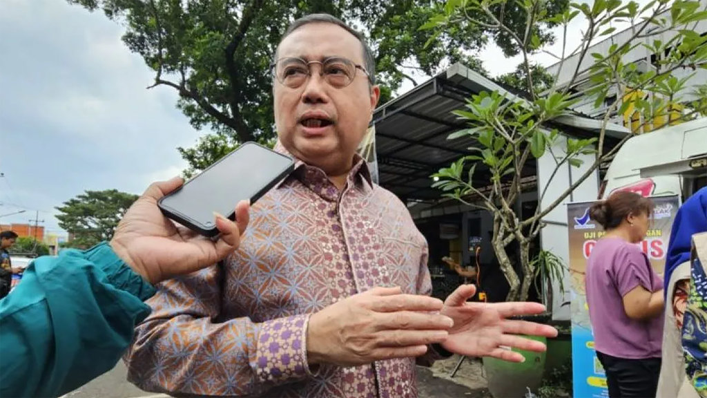 Wakil Ketua Komisi IX DPR RI Yahya Zaini memberikan keterangan setelah melakukan sidak di Pasar Oro-Oro Dowo, Kota Malang, Jawa Timur, Kamis (27/2/2025). ANTARA/Ananto Pradana Yahya Zaini