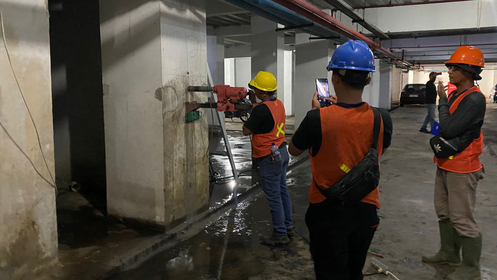 Pemeriksaan fisik gedung Setda kota Cirebon (19/5/2025), (Sumber: Kejari Kota Cirebon) Pemeriksaan fisik gedung Setda kota Cirebon