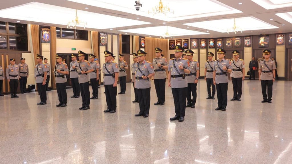 Para PJU Mabes Polri dan tujuh Kapolda yang dilantik Kapolri di Rupatama, Jakarta Selatan, Selasa (19/8/2025). FOTO/Dokumentasi Mabes Polri Pelantikan PJU Mabes Polri
