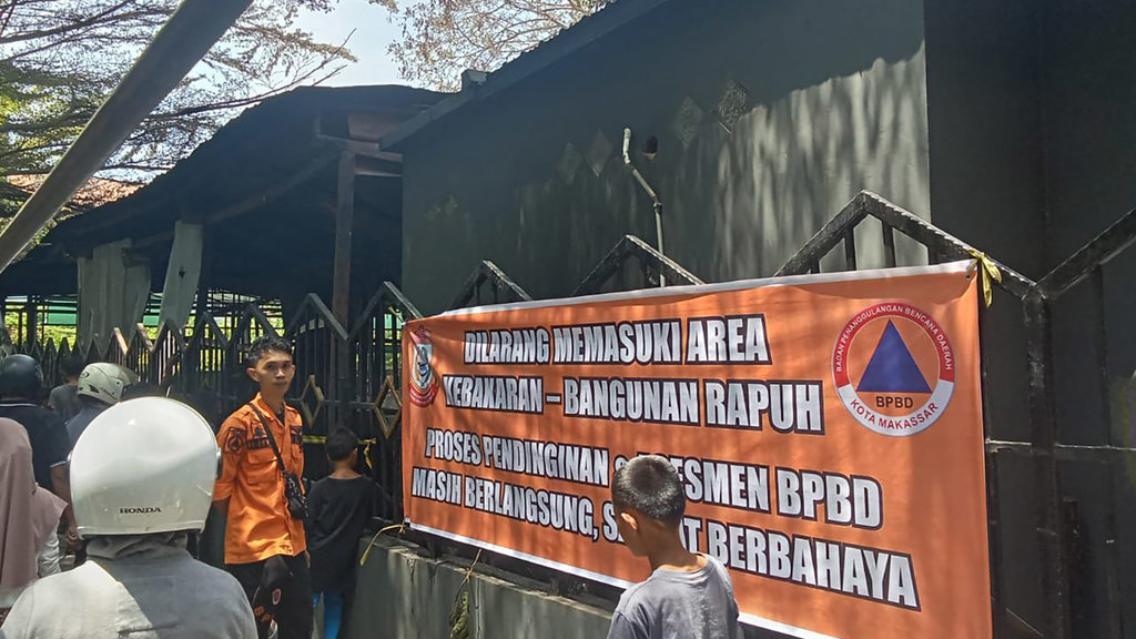 BPBD Makassar: 67 Mobil, 15 Motor Dibakar Massa di Kantor DPRD Makassar. foto/MN Abdurrahman Kantor DPRD Makassar