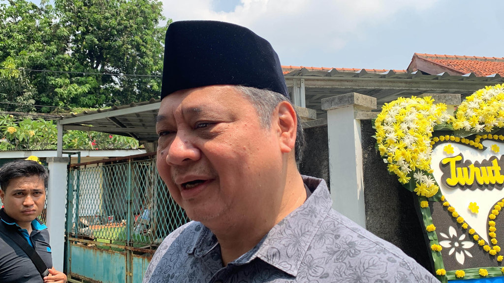 Menteri Koordinator Bidang Perekonomian, Airlangga Hartarto di Rumah Duka Kawasan Rawamangun, Jakarta Timur, Sabtu (6/9/2025). tirto.id/Nabila Ramadhanty Putri Darmadi. Airlangga Hartarto