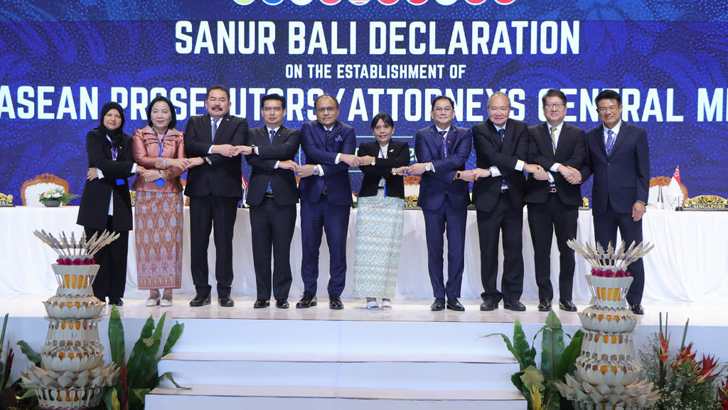Kegiatan penandatanganan Deklarasi ASEAN Prosecutors/Attorneys General Meeting (AP-AGM) yang dihadiri para Jaksa Agung se-ASEAN yakni Brunei Darussalam, Kamboja, Indonesia, Laos, Malaysia, Myanmar, Filipina Singapura, Thailand, Vietnam beserta delegasi, perwakilan Kementerian Luar Negeri, serta jajaran Kejaksaan RI, di Sanur, Bali, Senin (15/09/2025). foto/Dok. Kejagung Body Artikel Kejagung 4