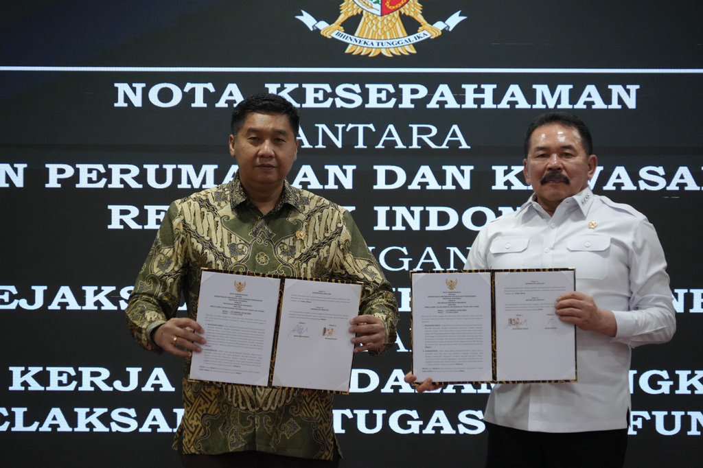 Jaksa Agung ST Burhanuddin melaksanakan penandatanganan Nota Kesepahaman dengan Menteri Perumahan dan Kawasan Permukiman (PKP) Maruarar Sirait di Gedung Utama Kejaksaan Agung, Jakarta pada Selasa (23/09/2025). foto/Dok. Kejagung Body artikel Kejagung 5 25