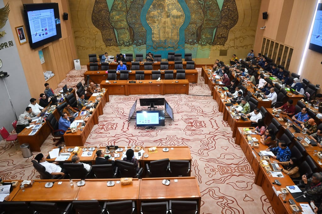 Suasana rapat kerja Komisi XII di Kompleks Parlemen, Senayan, Jakarta, Rabu (1/10/2025). ANTARA FOTO/Rivan Awal Lingga/foc. Raker Komisi XII bahas kebijakan penyediaan BBM