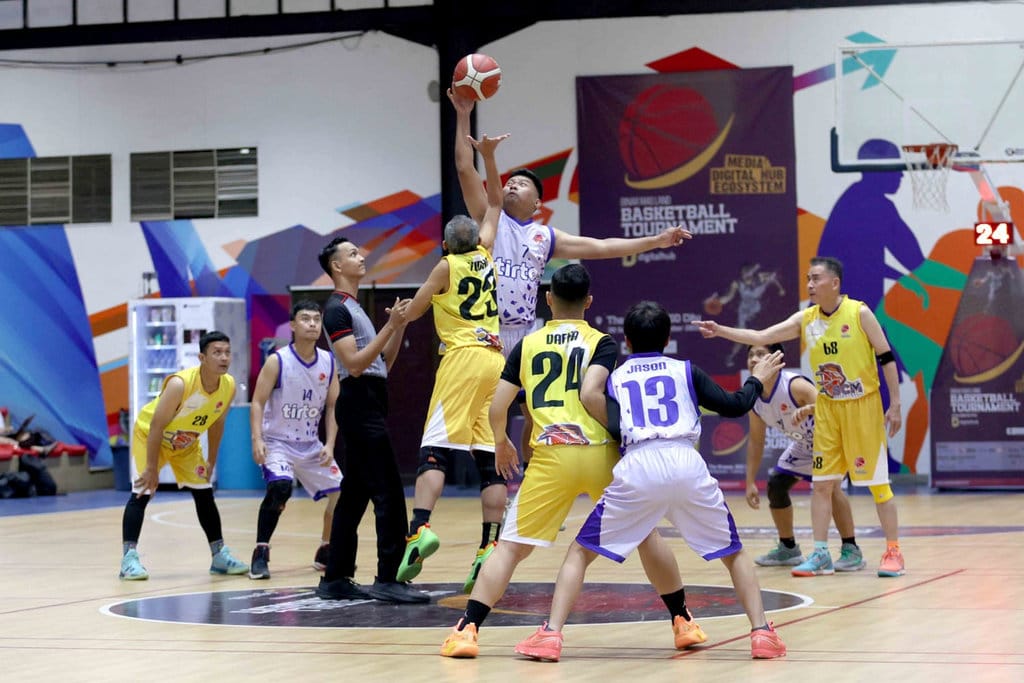 Tim basket Tirto.id di ajang Sinar Mas Land Basketball Tournament (SMLBT) 2025 di lapangan basket The Breeze, BSD City, Serpong, Kamis (2/10/2025). FOTO/Dok. Slmbt Tim basket Tirto.id