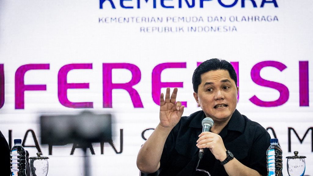 Menpora Erick Thohir menjawab pertanyaan wartawan saat konferensi pers persiapan SEA Games 2025 di Kantor Kemenpora, Jakarta, Kamis (16/10/2025). Menpora Erick Thohir mengumumkan penambahan anggaran kontingen Indonesia untuk SEA Games 2025 Thailand, dari sebelumnya Rp10 miliar menjadi sekitar Rp60 miliar dan akan mengirimkan 700 hingga 800 atlet untuk berlaga pada ajang olahraga dua tahunan itu. ANTARA FOTO/Bayu Pratama S/bar Anggaran kontingen Indonesia untuk SEA Games 2025 ditambah
