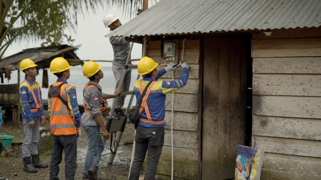 Pemerintah memperluas akses energi melalui program Listrik Desa (Lisdes) dan Bantuan Pasang Baru Listrik (BPBL) untuk memastikan seluruh warga yang tinggal di daerah terpencil merasakan manfaat pembangunan. FOTO/dok.Kemen ESDM Header Kementerian ESDM 18
