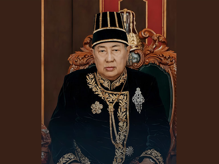 Susuhunan Pakubuwono XIII. wikimedia/Karaton Kasunanan Surakarta Hadiningrat. Susuhunan Pakubuwono XIII