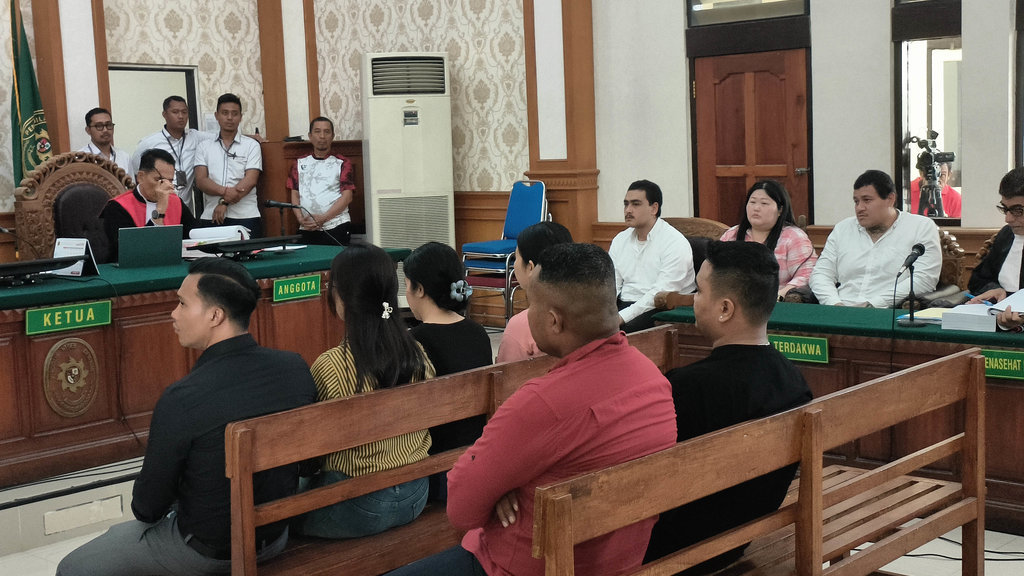 Sidang lanjutan kasus penembakan WN Australia yang digelar di Pengadilan Negeri Denpasar, Senin (03/11/2025). Tirto.id/Sandra Gisela Sidang lanjutan WNA Australia