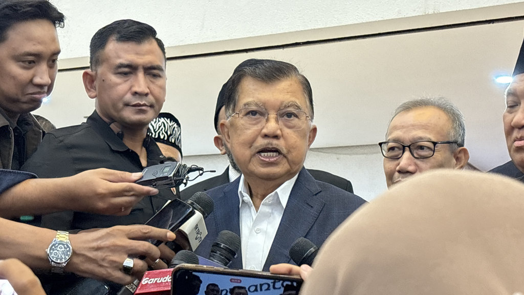 Wakil Presiden RI ke-10 dan ke-11, Muhammad Jusuf Kalla (JK) di Gedung DPR RI, Jakarta, Senin (10/11/2025). tirto.id/Nabila Ramadhanty Putri Darmadi. Jusuf Kalla di Gedung DPR RI