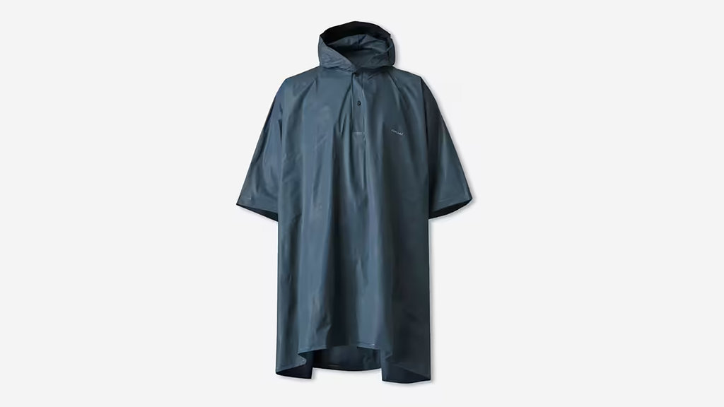 Decathlon Forclaz Ponco Hujan Hiking. foto/Decathlon Decathlon Forclaz Ponco Hujan Hiking