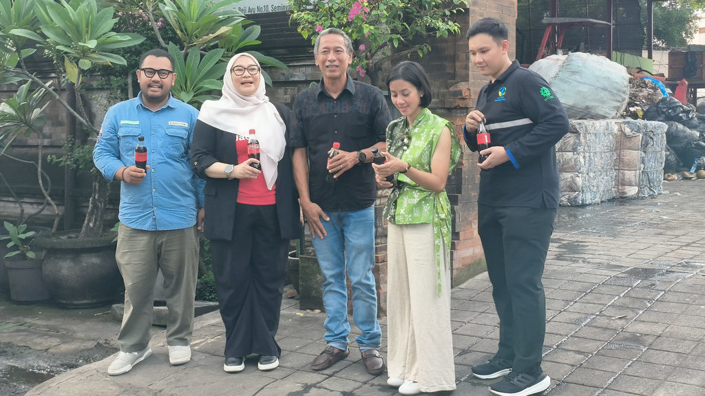 I Komang Ruditha Hartawan (58), Ketua TPST-3R Desa Adat Seminyak, Jumat (05/11/2025). Tirto.id/Sandra Gisela TPST-3R Seminyak