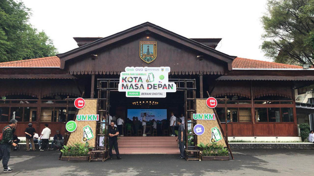 Pendopo Kabupaten Kudus, Lokasi cara program Kota Masa Depan Grab Indonesia dan OVO. tirto.id/ Abdul Haris Pendopo Kabupaten Kudus
