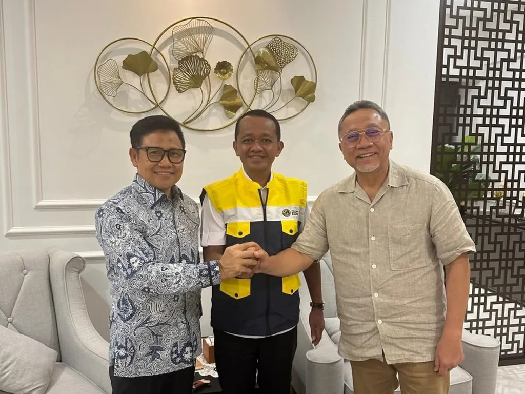Ketua Umum Partai Golkar, Bahlil Lahadalia melakukan pertemuan bersama Ketua Umum PAN, Zulkifli Hasan (Zulhas) dan Ketua Umum PKB, Muhaimin Iskandar di kediaman Ketua Umum Partai Golkar di Jakarta Selatan, Senin (29/12/2025). (Instagram/@dpppartaigolkar.official) Pertemuan Ketua Umum Partai Golkar PAN dan PKB