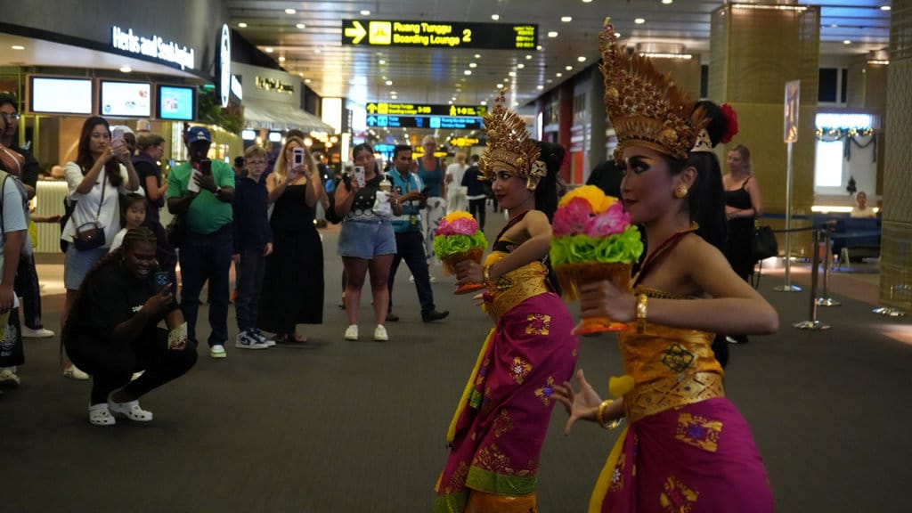 Suasana Bandara I Gusti Ngurah Rai pada tahun baru 2026, Kamis (01/01/2026). (Foto: Humas Bandara Ngurah Rai) Arus Balik Nataru di Bali