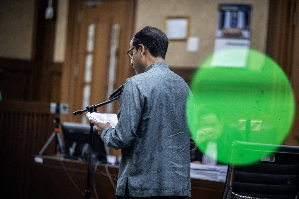 Terdakwa kasus dugaan korupsi dalam digitalisasi pendidikan pengadaan laptop Chromebook Nadiem Makarim (ketiga kanan) membacakan nota keberatan (eksepsi) saat sidang di Pengadilan Tipikor, Jakarta, Senin (5/1/2026). ANTARA FOTO/Bayu Pratama S/tom. Sidang pembacaan eksepsi Nadiem Makarim