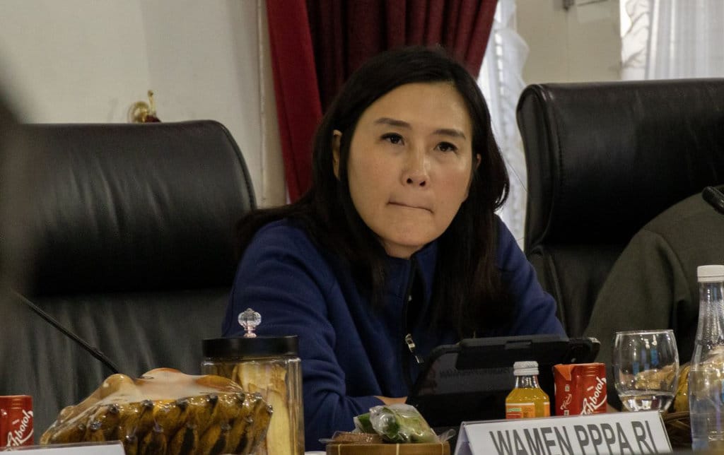 Wakil Menteri Pemberdayaan Perempuan dan Perlindungan Anak (Wamen PPPA) Veronica Tan mengikuti rapat penanganan bencana di Kota Padang, Selasa (13/1/2026). ANTARA/Muhammad Zulfikar. Veronica Tan