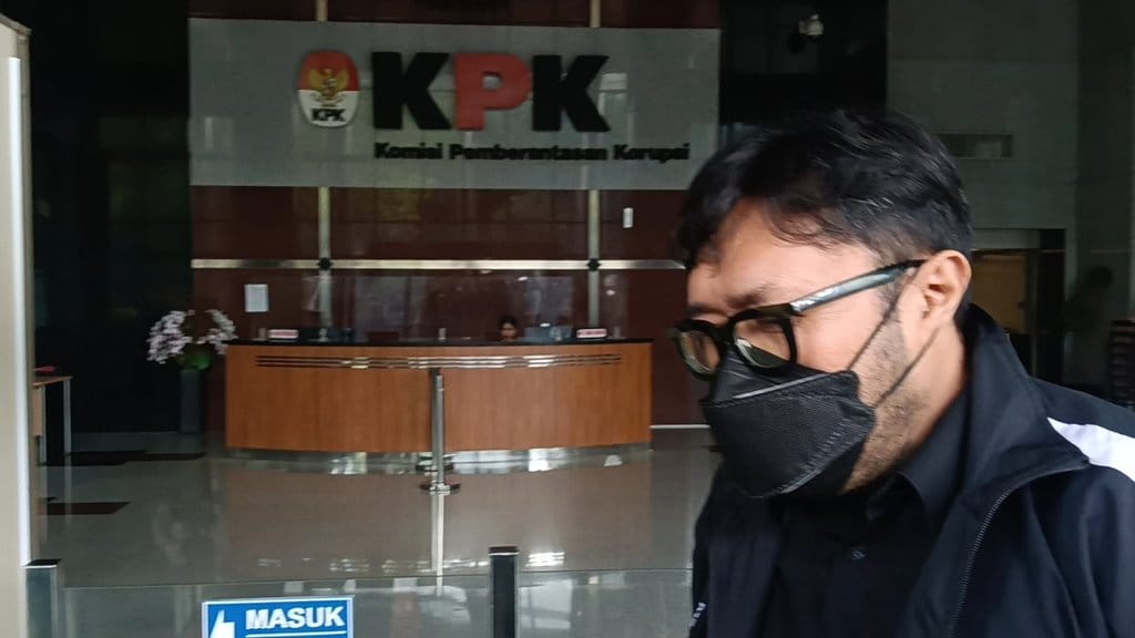 Ketua DPD PDI Perjuangan Jawa Barat, sekaligus Wakil Ketua DPRD Jawa Barat, Ono Surono, usai diperiksa sebagai saksi dalam kasus dugaan suap ijon proyek di lingkungan Pemkab Bekasi, di Gedung Merah Putih KPK, Jakarta Selatan, Kamis (15/1/2026). tirto.id/Umay Ono Surono