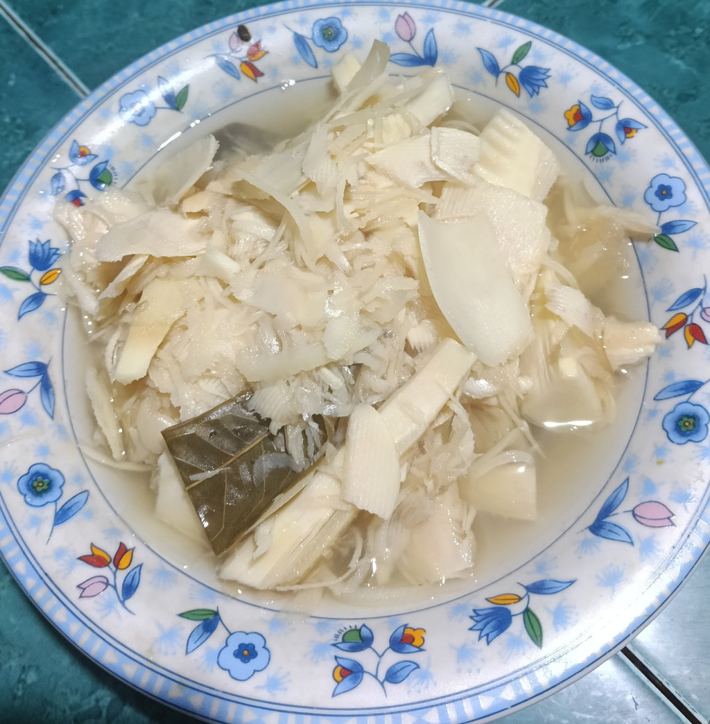 Makanan rebung. (Facebook/Tine Phiyania) Makanan rebung