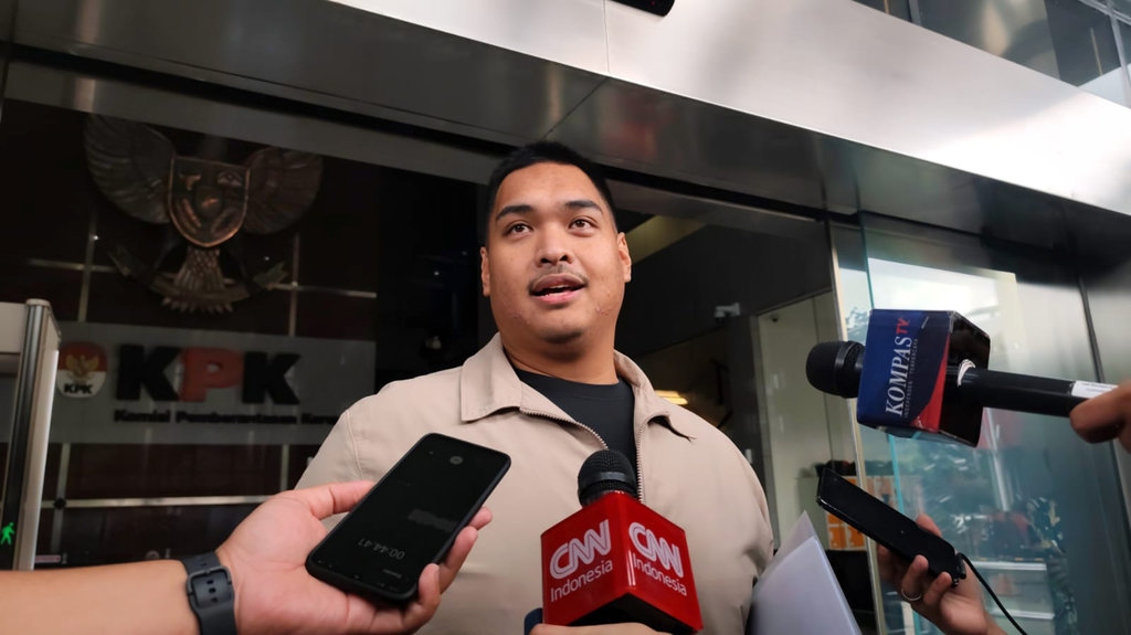 Mantan Menteri Pemuda dan Olahraga (Menpora) Dito Ariotedjo usai diperiksa sebagai saksi dalam kasus dugaan korupsi kuota haji di Kemenag 2023-2024, di Gedung Merah Putih KPK, Jakarta Selatan, Jumat (23/1/2026). Dito Ariotedjo Usai Diperiksa KPK