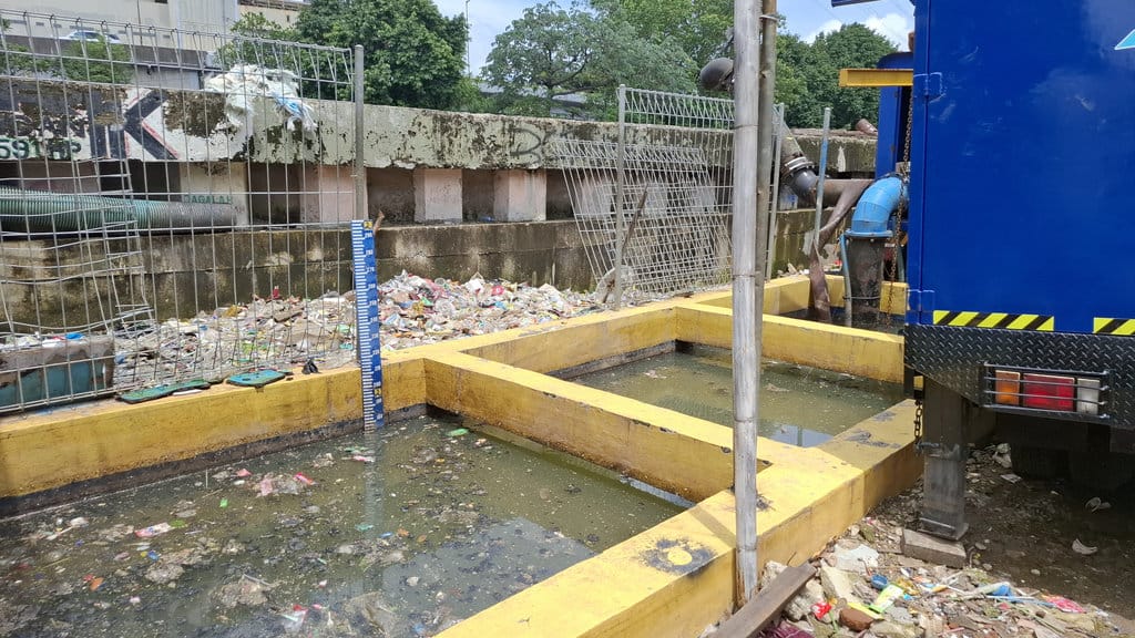 Cemaran Obat metformin di Sungai Angke. tirto.id/Naufal majid Sungai Angke