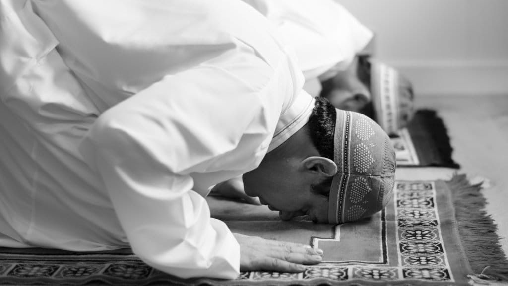Ilustrasi Salat. foto/Freepik Ilustrasi Salat Berjamaah