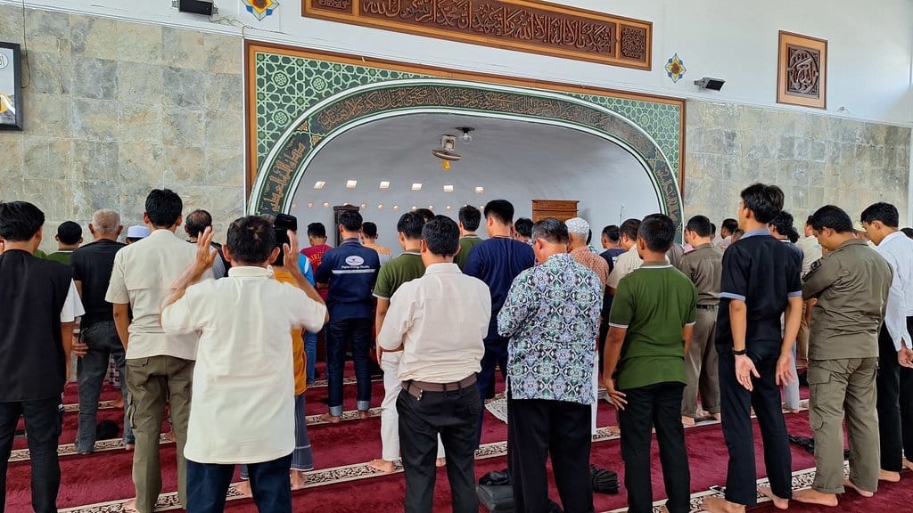 Ilustrasi Salat Jamaah. foto/istockphoto Ilustrasi Salat Jamaah