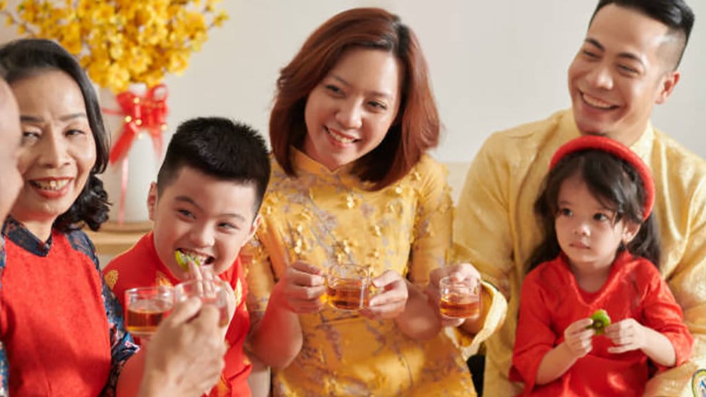 Imlek MInum Teh. foto/istockphoto Imlek MInum Teh