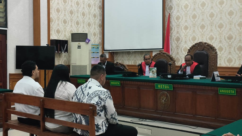 Sidang vonis mengenai kasus penembakan WN Australia di Pengadilan Denpasar, Senin (02/03/2026). Tirto.id/Sandra Gisela Sidang Penembakan WN Australia
