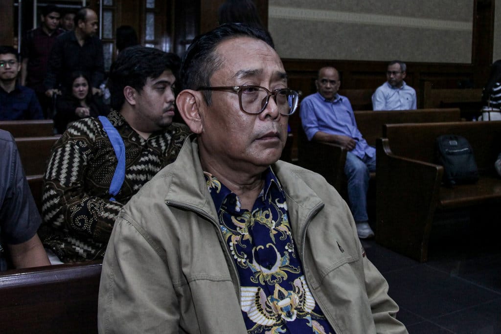Terdakwa kasus dugaan suap terhadap putusan lepas perkara korupsi pemberian fasilitas ekspor minyak sawit mentah (CPO) Tian Bahtiar bersiap mengikuti sidang vonis di Pengadilan Tipikor, Jakarta, Selasa (3/3/2026). Majelis hakim memvonis bebas Tian Bahtiar dalam kasus korupsi tata kelola komoditas timah, korupsi impor gula di Kementerian RI, serta perkara korupsi pengurusan izin ekspor CPO. ANTARA FOTO/Darryl Ramadhan/YU Dirut JakTV Tian Bahtiar Divonis Bebas