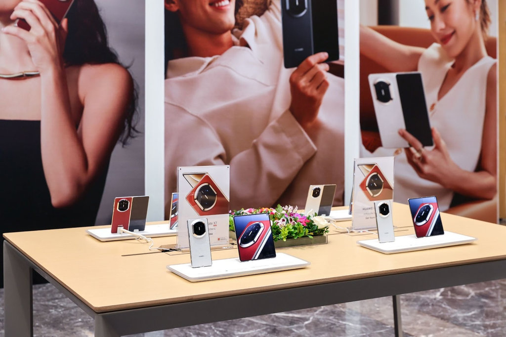 HUAWEI Mate X7 resmi diluncurkan di Indonesia pada 5 Maret 2026, menandai tonggak baru inovasi smartphone foldable yang memadukan desain ultra-tipis, durabilitas terdepan, serta kemampuan fotografi kelas flagship. (FOTO/dok.HUAWEI) HUAWEI Mate X7