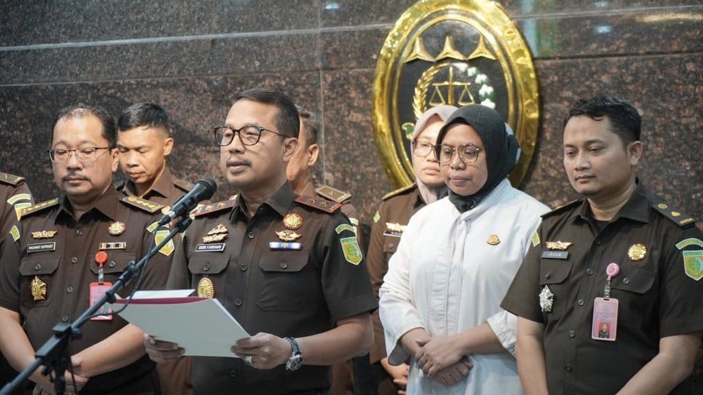 Konferensi pers Kejati Sulsel terkait penetapan eks Pj Gubernur Sulsel Bahtiar Baharuddin sebagai tersangka korupsi bibit nanas, Senin (9/3/2026). tirto.id/MN Abdurrahman Konferensi pers Kejati Sulsel