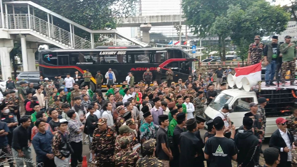 Sejumlah Anggota Banser pada Ansor, mendatangi Gedung Merah Putih KPK, Jakarta Selatan, Kamis (12/3/2026). tirto.id/Auliya Umayna Banser Datangi Gedung KPK