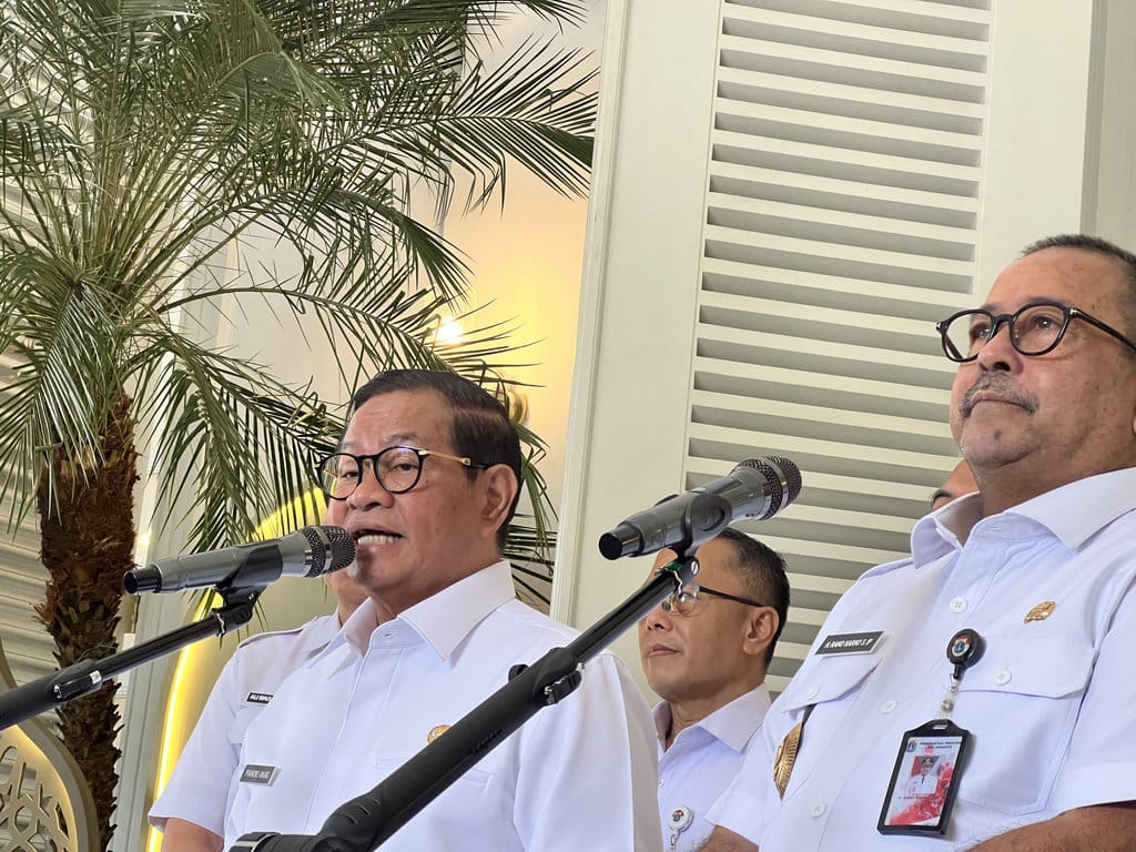 (Kiri ke kanan) Gubernur DKI Jakarta, Pramono Anung, dan Wakil Gubernur DKI Jakarta, Rano Karno, di Pendopo Balaikota, Rabu (25/3/2026). tirto.id/Ayu Mumpuni Pramono di Pendopo Balai Kota