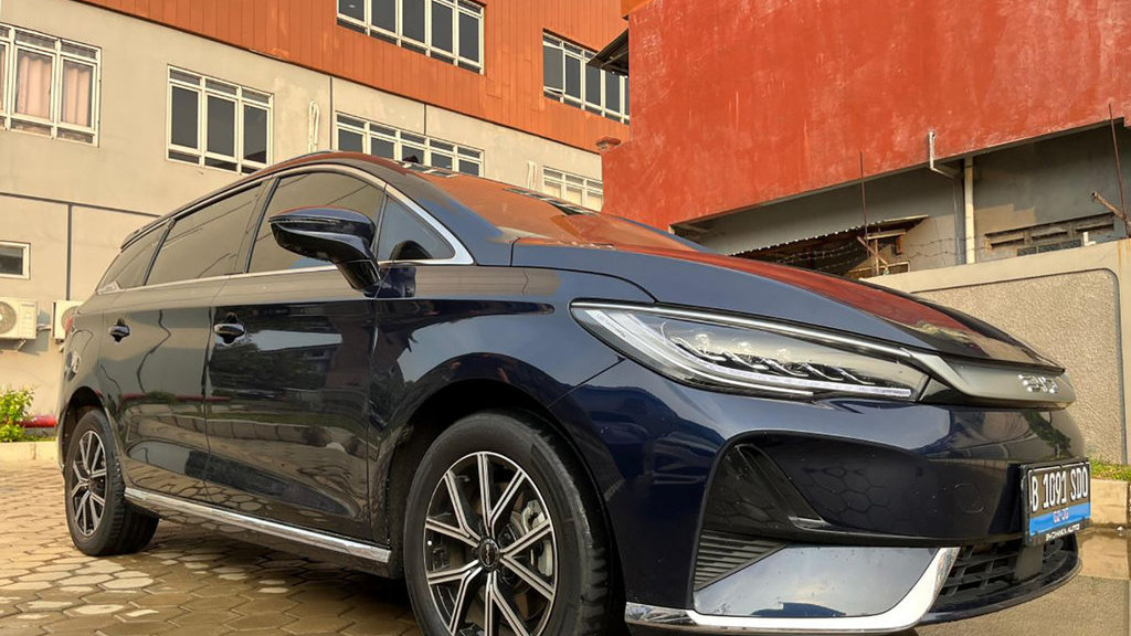 BYD M6. ANTARA/Chairul Rohman BYD M6