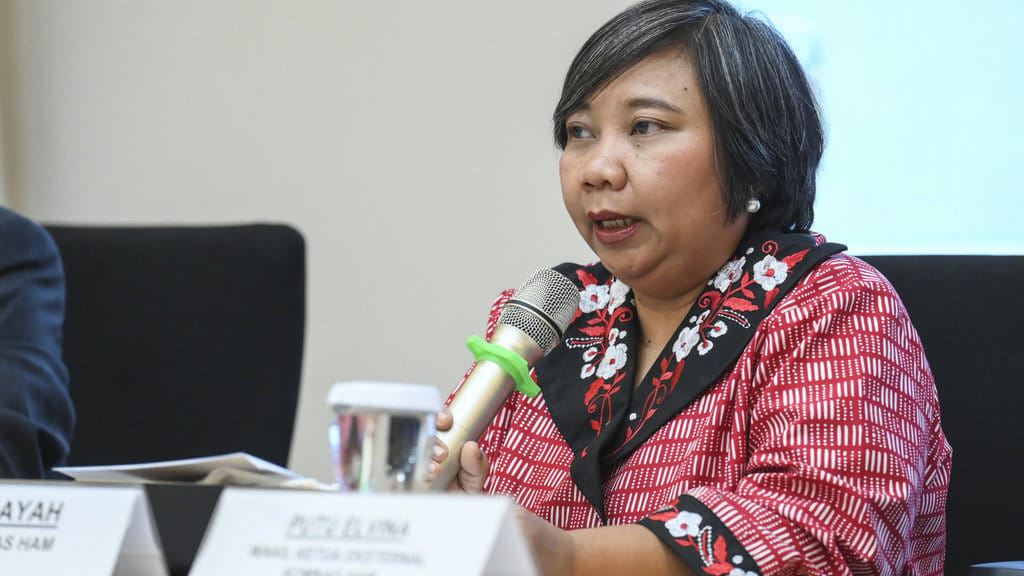 Ketua Komnas HAM Anis Hidayah memberikan pemaparan saat konferensi pers Tim Independen Lembaga Nasional Hak Asasi Manusia (LNHAM) terkait aksi demonstrasi Agustus 2025 di Jakarta, Senin (20/4/2026). Dari hasil investigasi, LNHAM mencatat adanya pelanggaran HAM pada penanganan demonstrasi besar yang terjadi pada Agustus-September 2025 serta memberikan rekomendasi ke presiden agar mengevaluasi kinerja Polri dalam penanganan unjuk rasa. ANTARA FOTO/Hafidz Mubarak A/wsj. Pelanggaran HAM pada penanganan demo Agustus 2025