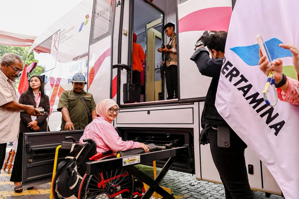 PT Pertamina (Persero) memperluas akses layanan kesehatan bagi perempuan dengan menyerahkan satu unit mobil mamografi kepada Yayasan Kanker Payudara Indonesia (YKPI), yang dioperasikan secara mobile dengan fasilitas lengkap serta ramah difabel. FOTO/dok. Pertamina body artikel Pertamina 38