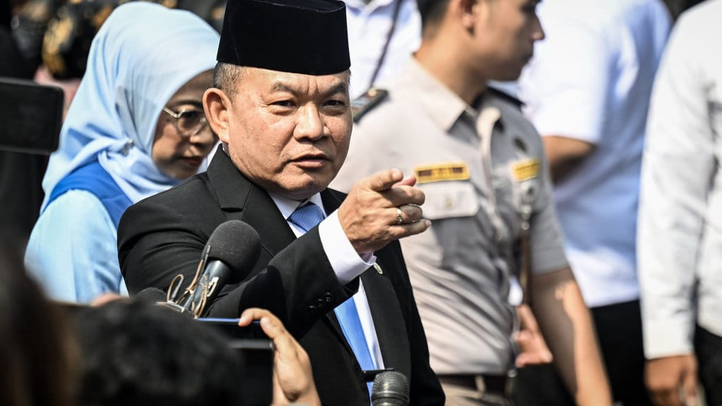 Kepala Kantor Staf Kepresidenan Dudung Abdurachman menjawab pertanyaan wartawan sebelum pelantikan pejabat baru dalam Kabinet Merah Putih di Istana Negara, Jakarta, Senin (27/4/2026). ANTARA FOTO/Bayu Pratama S/tom. Pelantikan pejabat baru Kabinet Merah Putih