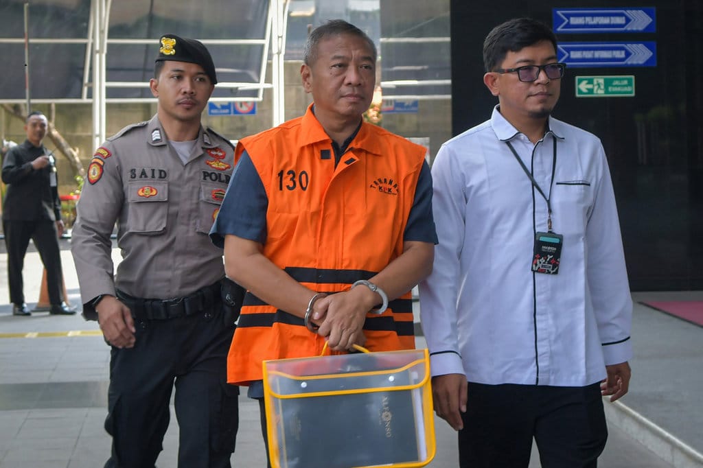 Tersangka kasus pemerasan dan penerimaan lainnya di lingkungan Pemkab Tulungagung Gatut Sunu Wibowo (tengah) berjalan untuk menjalani pemeriksaan di Gedung Merah Putih KPK, Jakarta, Rabu (29/4/2026). KPK memeriksa Gatut Sunu Wibowo yang juga Bupati nonaktif Tulungagung itu dalam kasus dugaan pemerasan dan penerimaan lainnya di lingkungan Pemerintah Kabupaten Tulungagung dengan barang bukti uang Rp335,4 juta yang merupakan bagian dari uang Rp2,7 miliar yang diduga telah diterimanya dari permintaan sebesar Rp5 miliar. ANTARA FOTO/Reno Esnir/fzn/YU Pemeriksaan tersangka Gatut Sunu Wibowo