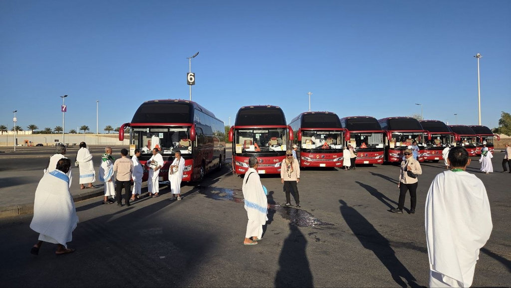Jemaah haji Indonesia gelombang pertama mulai didorong ke Makkah dari Madinah. Jemaah haji ini mengambil miqat di Bir Ali untuk melakukan umrah wajib, Kamis (30/4/2026). Kredit foto: Tim MCH 2026 Pendorongan Jemaah Haji dari Madinah ke Makkah