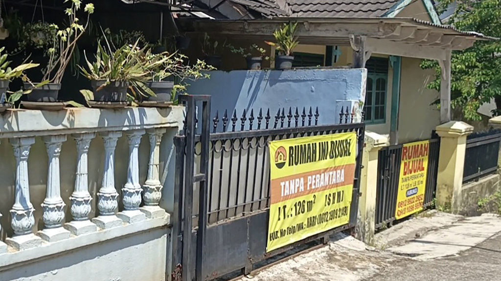 Deretan Rumah di Taman Manggu Indah Kecamatan Pondok Aren Dijual Pemilik Diduga Akibat Banjir / Foto : Jupri Nugroho Taman Manggu Indah