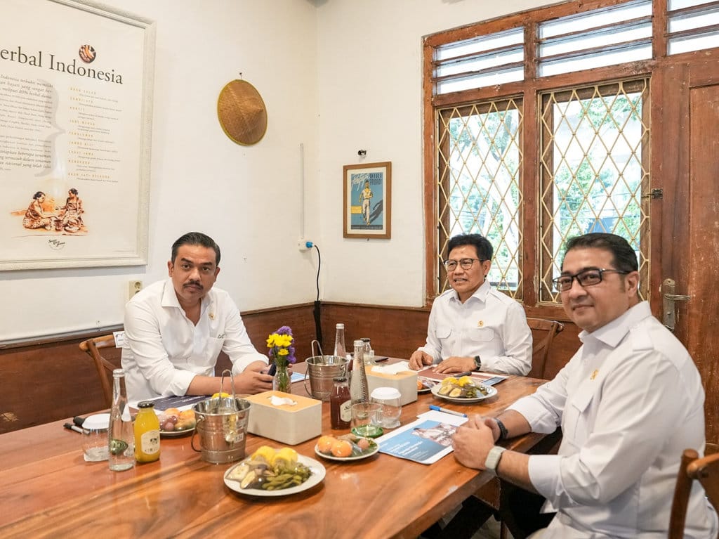 (ki-ka) Menteri UMKM, Maman Abdurrahman, Menko PM, Muhaimin Iskandar dan Menteri Ekraf, Teuku Riefky Harsya pada Rapat Tingkat Menteri (RTM) di MBloc Space, Jakarta.FOTO/istimewa Rapat Tingkat Menteri