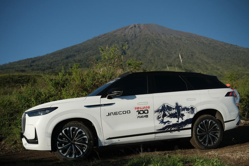 Tampak samping JAECOO J8 SHS-P ARDIS sebagai Lead Car ajang Rinjani100. Foto/Dok. JAECOO Indonesia. JAECOO J8 SHS-P ARDIS